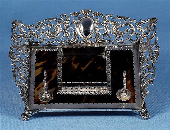 A good Edwardian silver and tortoiseshell inkstand, Length approx 6 ½”/164mm Depth approx 5”/125mm Weight base only 7.7oz/219grms.
